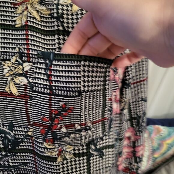 Jon & Anna plaid shell top Size Med - Picture 4 of 8